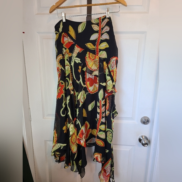 (340) Dana Buchman Woman's Silk Floral Print Skirt, Size: 12 Color: Black - Picture 4 of 16
